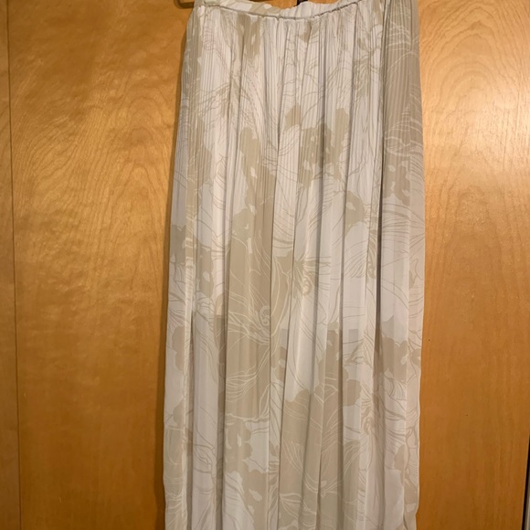 High waisted long skirt